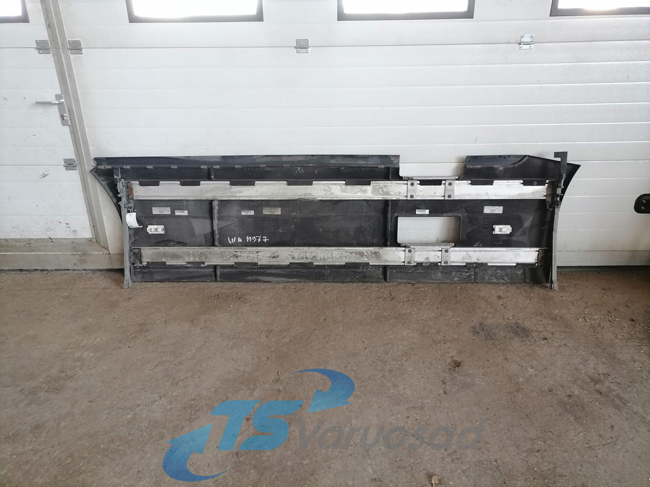 Volvo Air deflector 84046529 - Aerodynamics/ Spoiler for Truck: picture 2 Volvo Air deflector 84046529 - Aerodynamics/ Spoiler for Truck: picture 2