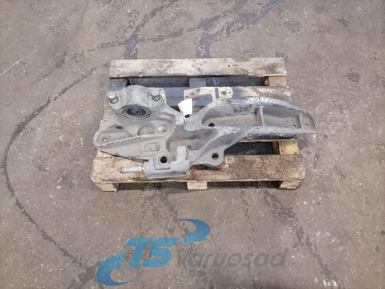 Volvo Air suspension bracket 21196826 - Axle and parts for Truck: picture 1 Volvo Air suspension bracket 21196826 - Axle and parts for Truck: picture 1
