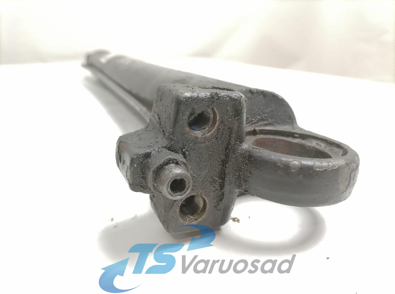 Volvo Cab tilting cylinder 3198842 - Cab suspension for Truck: picture 3 Volvo Cab tilting cylinder 3198842 - Cab suspension for Truck: picture 3