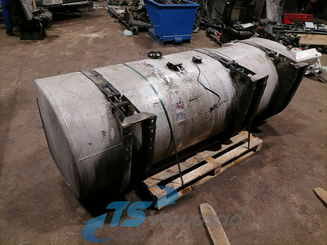Volvo Kütusepaak 900L 21442022 - Fuel tank for Truck: picture 4 Volvo Kütusepaak 900L 21442022 - Fuel tank for Truck: picture 4