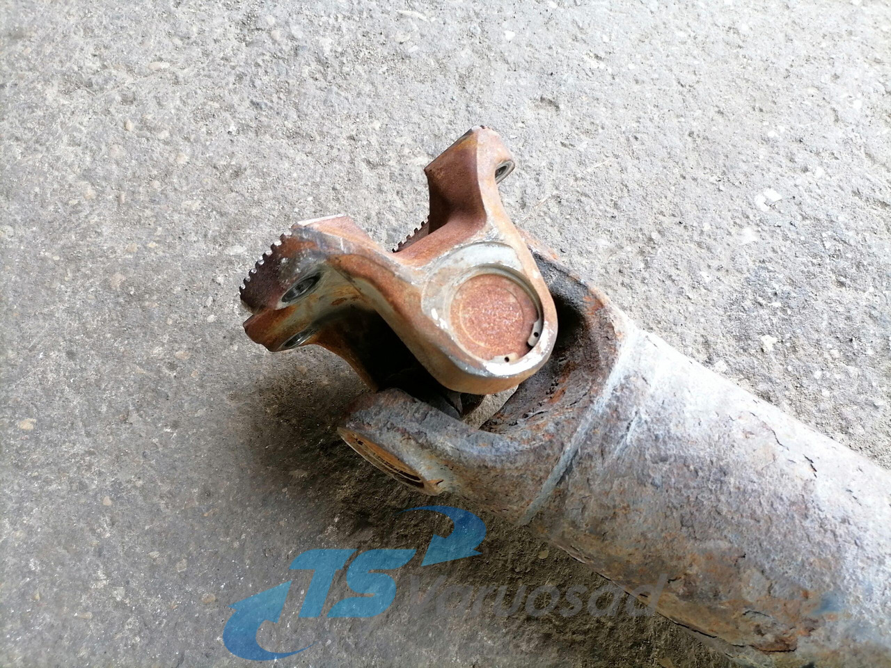Volvo Propeller shaft 20735186 - Propeller shaft for Truck: picture 4 Volvo Propeller shaft 20735186 - Propeller shaft for Truck: picture 4