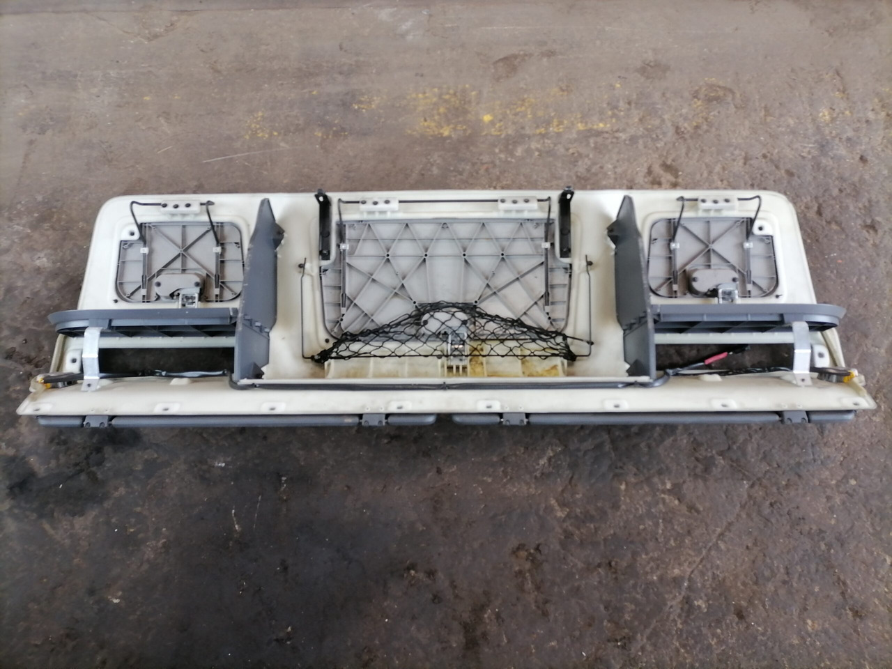 Volvo Salongi ülemine panipaik 20360719 - Universal part for Truck: picture 3 Volvo Salongi ülemine panipaik 20360719 - Universal part for Truck: picture 3