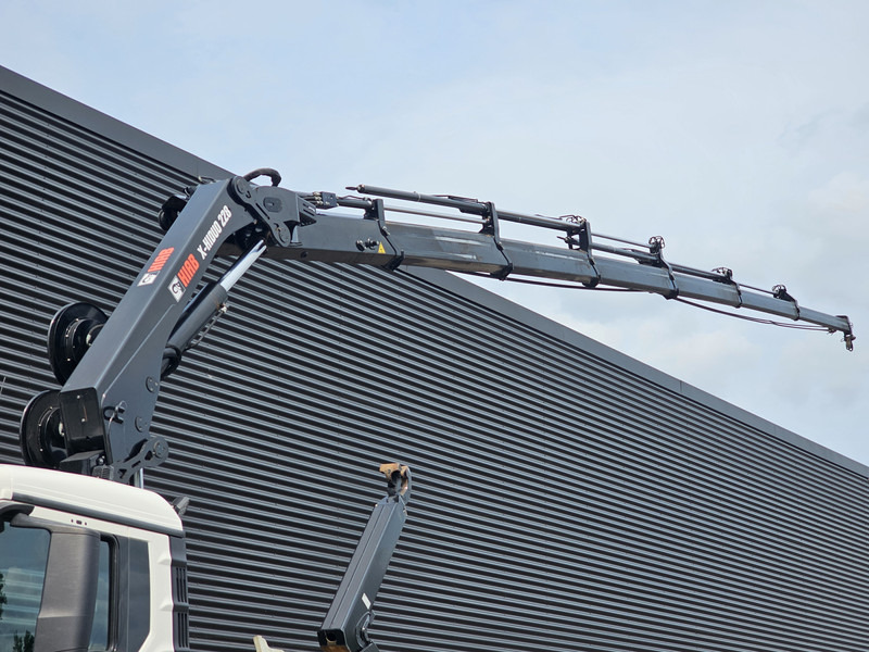MAN TGS 35.470 8X4 BB / HIAB CRANE + HOOKLIFT - Crane truck: picture 2 MAN TGS 35.470 8X4 BB / HIAB CRANE + HOOKLIFT - Crane truck: picture 2