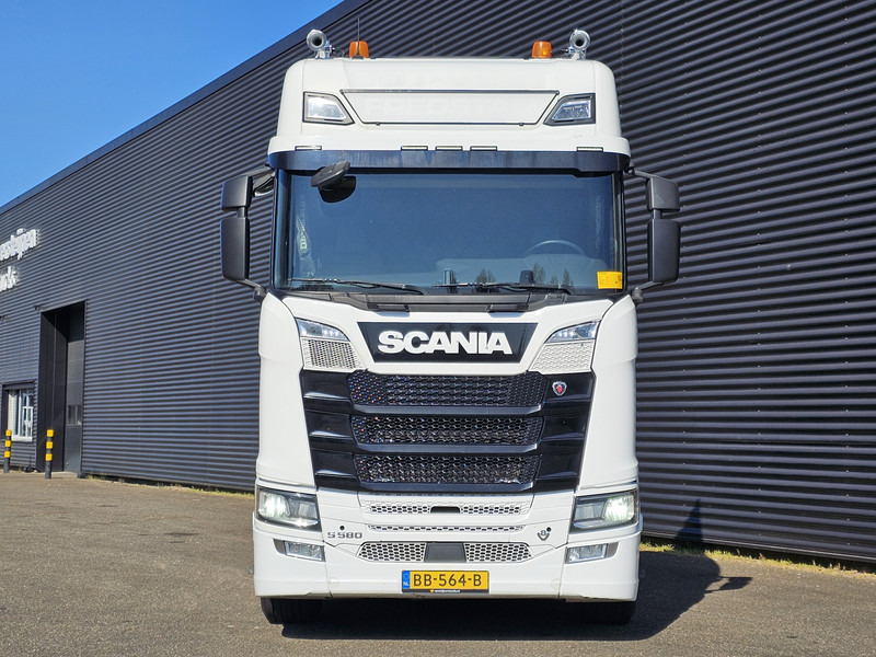 Scania S580 / V8 / 6X2 / FULL AIR / BOOGIE / RETARDER - Tractor truck: picture 2 Scania S580 / V8 / 6X2 / FULL AIR / BOOGIE / RETARDER - Tractor truck: picture 2