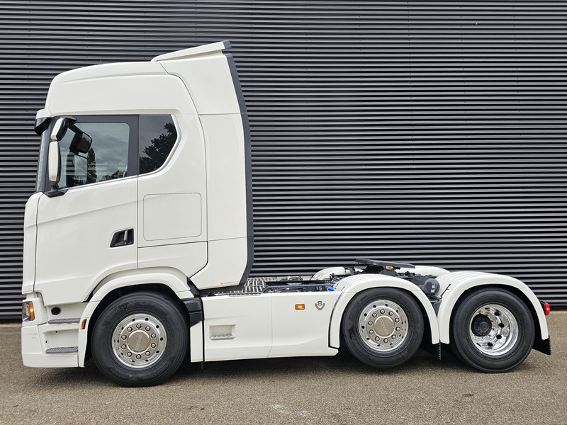 Scania S660 V8 6x2/4 / 2 x PTO / PARKING COOLER / FULL AIR - Tractor truck: picture 3 Scania S660 V8 6x2/4 / 2 x PTO / PARKING COOLER / FULL AIR - Tractor truck: picture 3