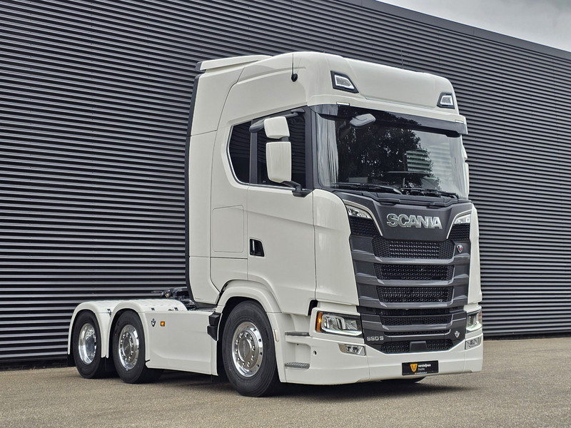 Scania S660 V8 6x2/4 / 2 x PTO / PARKING COOLER / FULL AIR - Tractor truck: picture 4 Scania S660 V8 6x2/4 / 2 x PTO / PARKING COOLER / FULL AIR - Tractor truck: picture 4