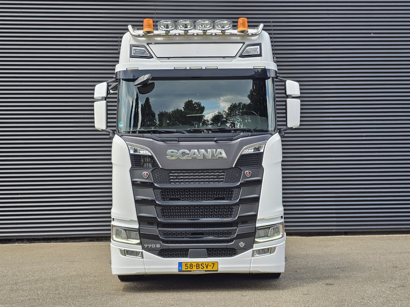 Scania S770 V8 6x2 BOOGIE / FULL AIR / RETARDER / PARKING COOLER - Tractor truck: picture 4 Scania S770 V8 6x2 BOOGIE / FULL AIR / RETARDER / PARKING COOLER - Tractor truck: picture 4