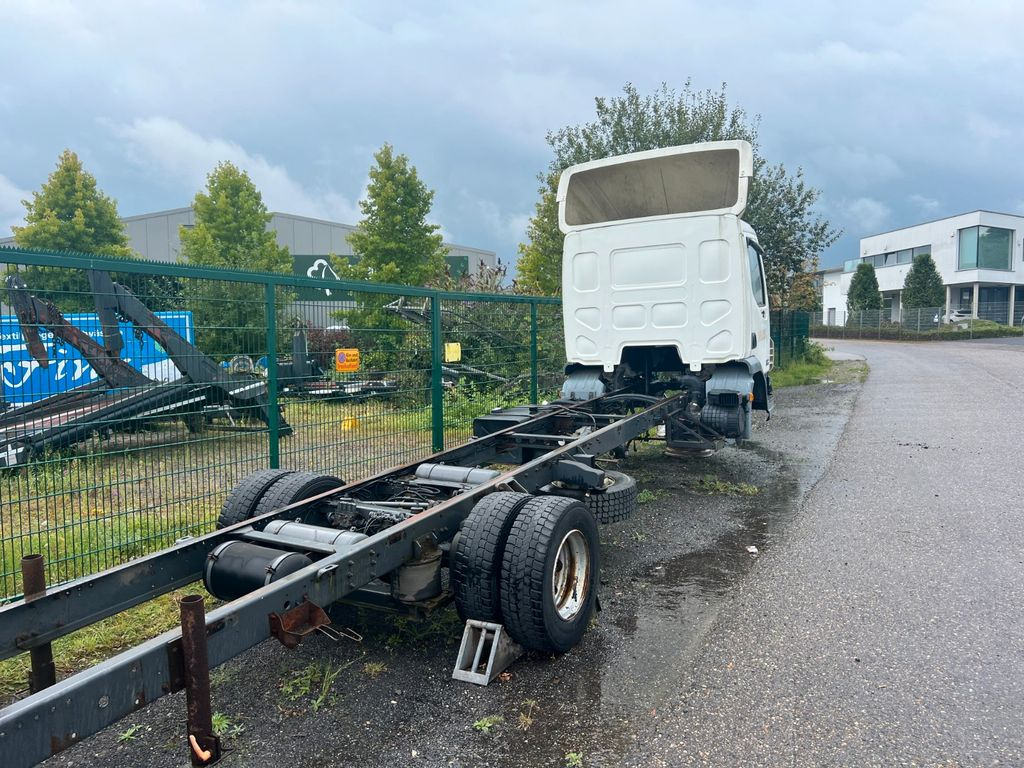 DAF LF 45.220 12 to. for PARTS no engine no gearbox! - Curtain side truck: picture 1 DAF LF 45.220 12 to. for PARTS no engine no gearbox! - Curtain side truck: picture 1