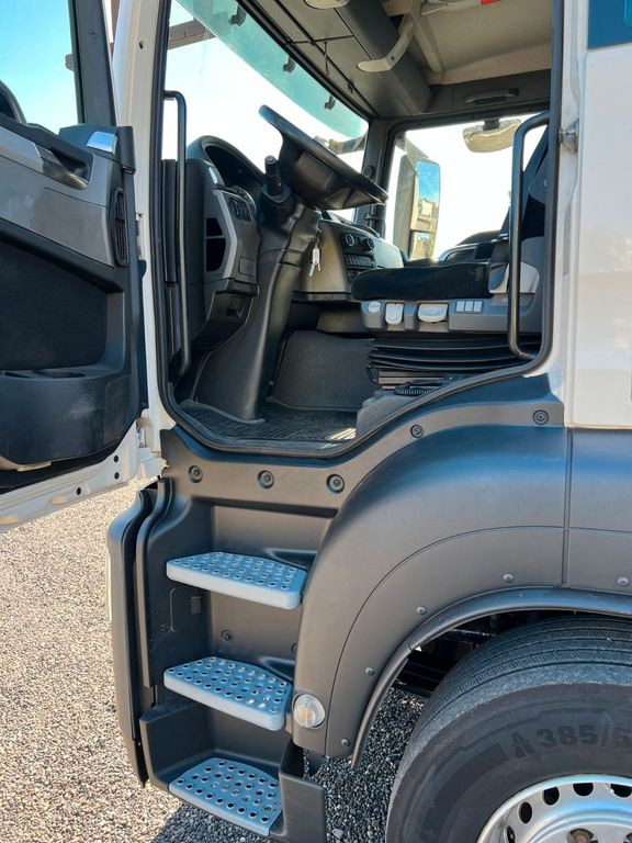 Crane truck, Dropside/ Flatbed truck MAN 26.480 6X2 Baustoff mit Kran HIAB Top Zustand: picture 17
