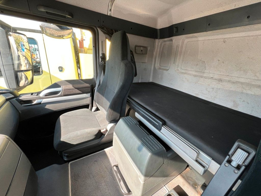 Crane truck, Dropside/ Flatbed truck MAN 26.480 6X2 Baustoff mit Kran HIAB Top Zustand: picture 16