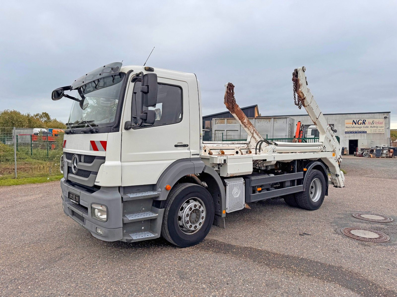 Tipper Mercedes-Benz 1833 4X2 Meiller Tele Absetzkipper: picture 1