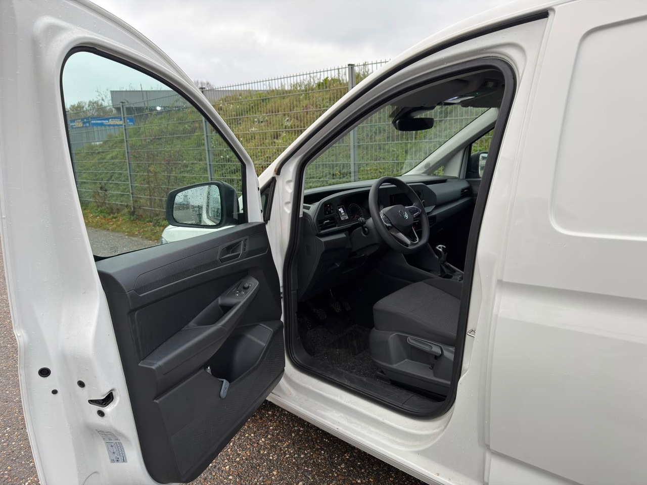 Passenger van Volkswagen Caddy 4x2 | 2,0 TDI | Klima | PDC | Spurhalteass: picture 10 Passenger van Volkswagen Caddy 4x2 | 2,0 TDI | Klima | PDC | Spurhalteass: picture 10