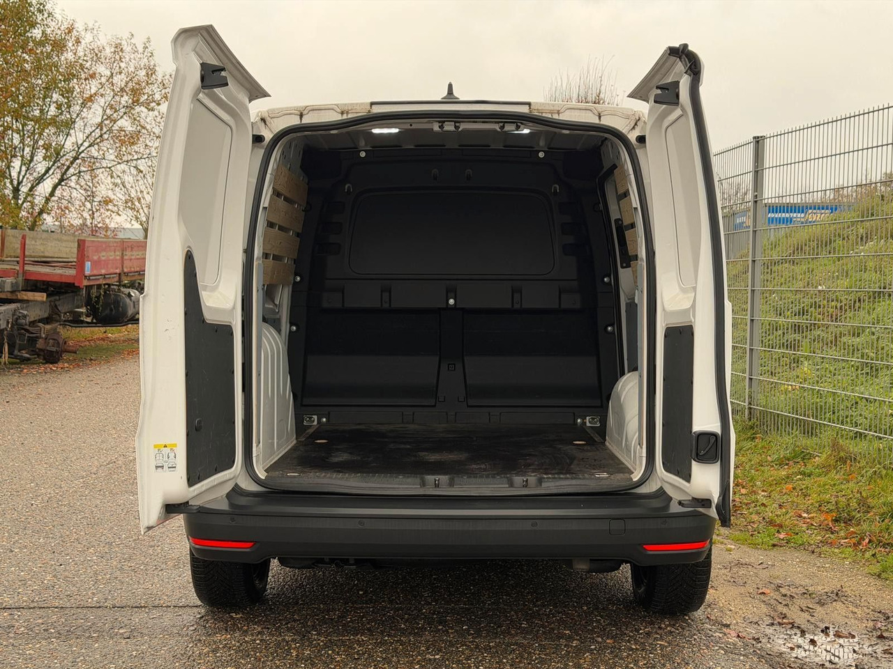 Passenger van Volkswagen Caddy 4x2 | 2,0 TDI | Klima | PDC | Spurhalteass: picture 8 Passenger van Volkswagen Caddy 4x2 | 2,0 TDI | Klima | PDC | Spurhalteass: picture 8