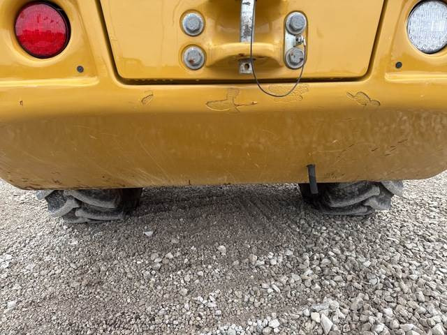Wheel loader CAT 908: picture 16