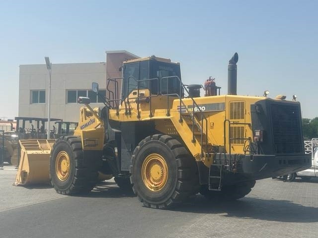 Komatsu WA600-6R - Wheel loader: picture 2 Komatsu WA600-6R - Wheel loader: picture 2