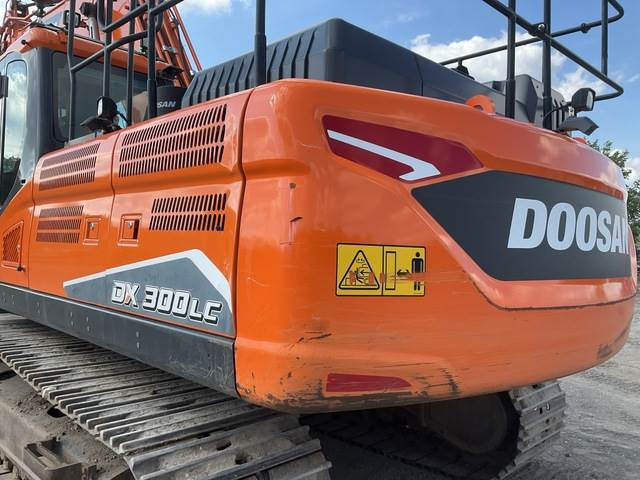 Crawler excavator Doosan DX300LC-7: picture 14