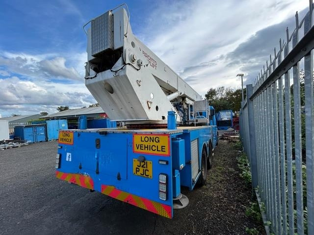 Scania P113ML - Truck with aerial platform: picture 3 Scania P113ML - Truck with aerial platform: picture 3