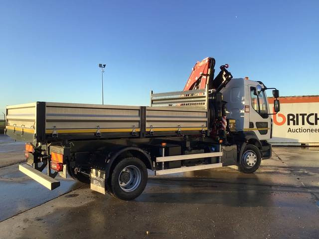 Renault D210 - Dropside/ Flatbed truck, Crane truck: picture 3 Renault D210 - Dropside/ Flatbed truck, Crane truck: picture 3