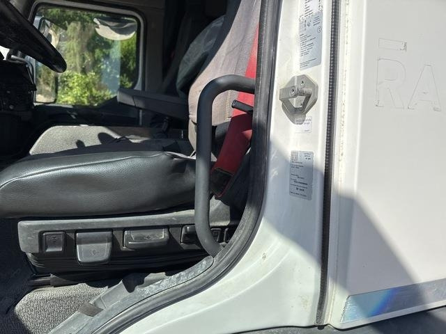 Utility/ Special vehicle Renault C380: picture 16 Utility/ Special vehicle Renault C380: picture 16