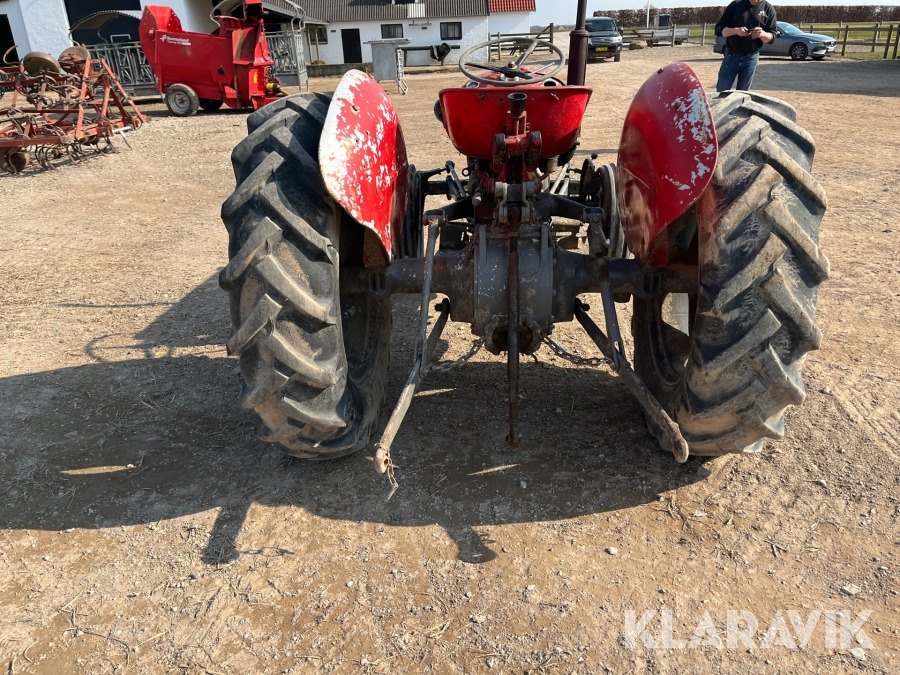 Farm tractor Traktor Massey Ferguson 35: picture 12