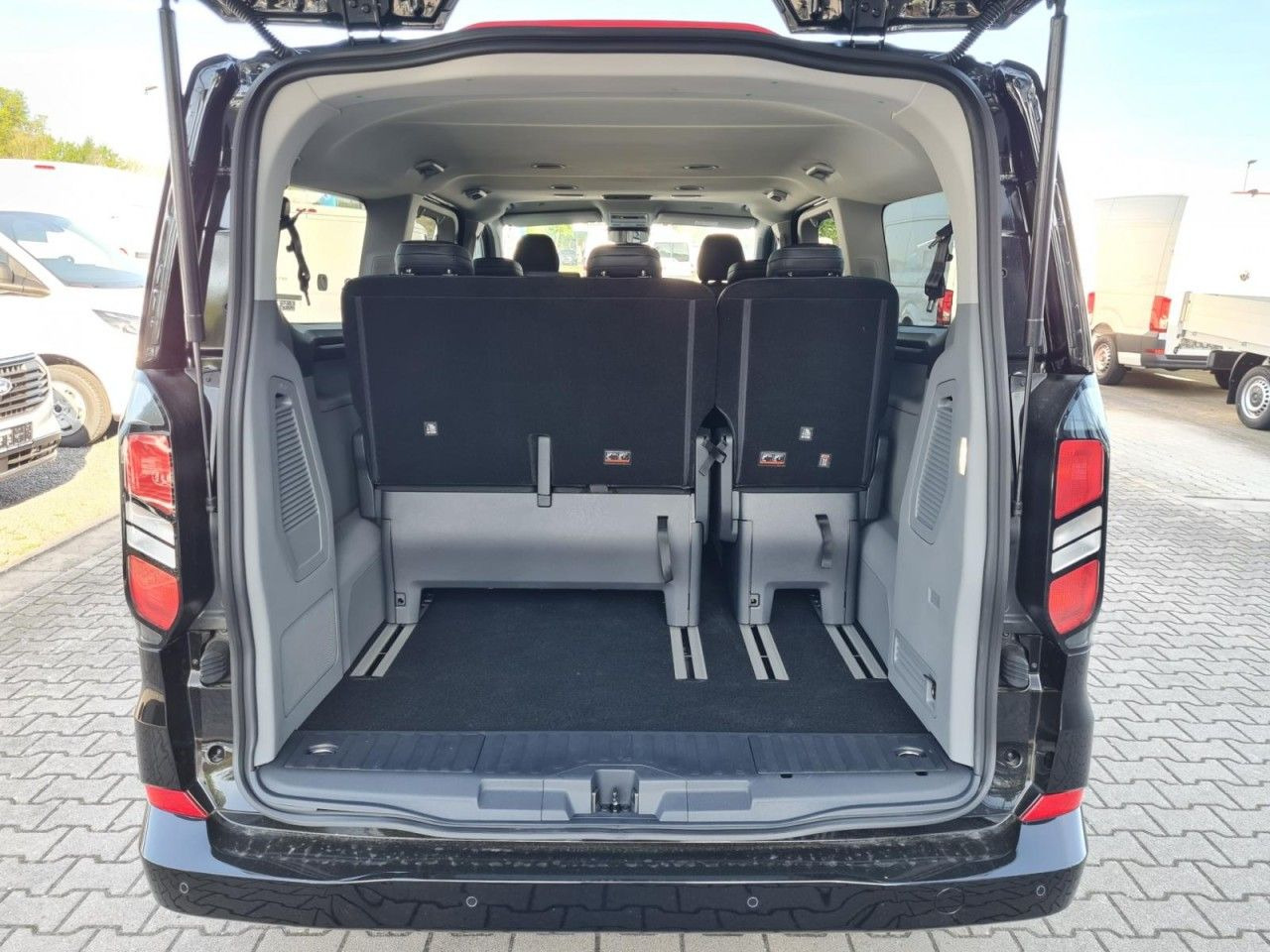 Ford Tourneo Custom 320 AG L2 Titanium 8 Sitze LEDER - Passenger van: picture 5 Ford Tourneo Custom 320 AG L2 Titanium 8 Sitze LEDER - Passenger van: picture 5