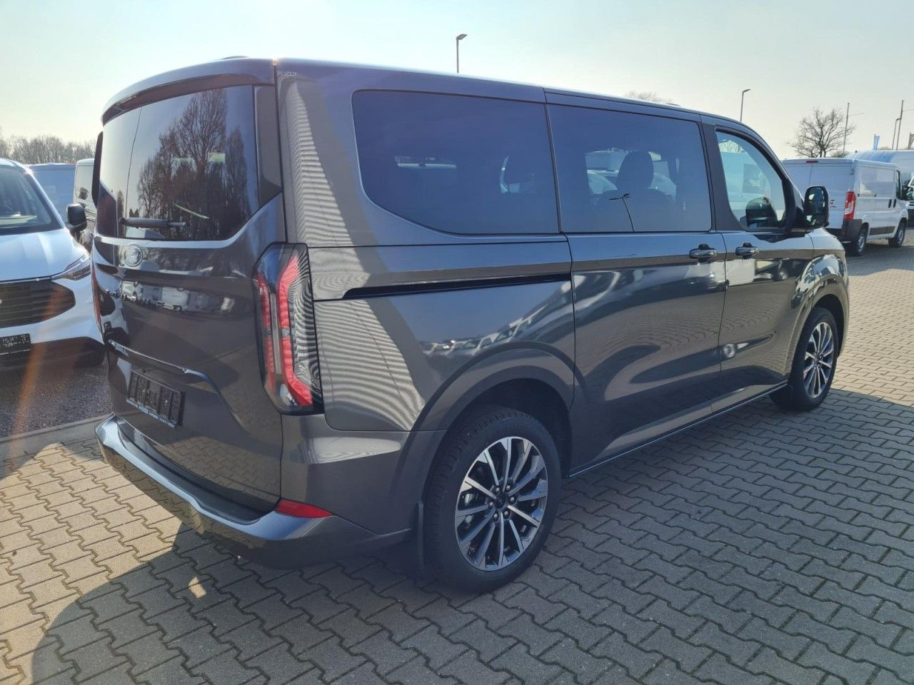 Ford Tourneo Custom 320 Titanium X L1 AHK LED LMF NAV - Passenger van: picture 5 Ford Tourneo Custom 320 Titanium X L1 AHK LED LMF NAV - Passenger van: picture 5