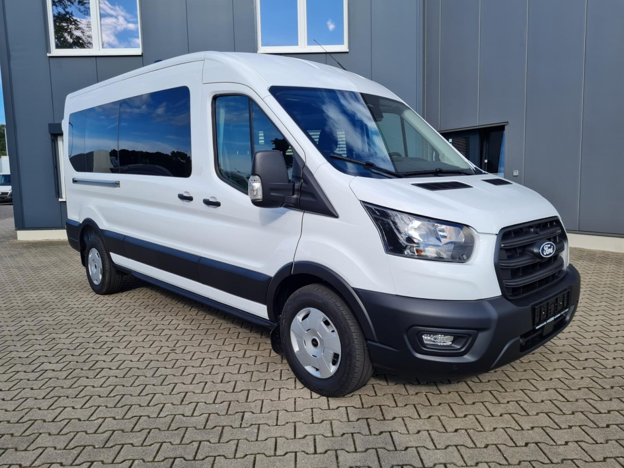 Ford Transit 350 Kombi TDCi L3 Trend 9 Sitzer AUTOMATIK - Minibus, Passenger van: picture 3 Ford Transit 350 Kombi TDCi L3 Trend 9 Sitzer AUTOMATIK - Minibus, Passenger van: picture 3