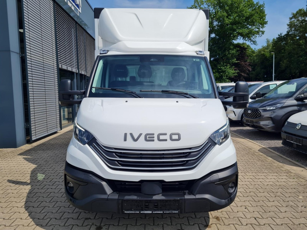 Iveco DAILY 35S18 Koffer Automatik ALU KAMERA NAVI TEMPOMAT - Closed box van: picture 2 Iveco DAILY 35S18 Koffer Automatik ALU KAMERA NAVI TEMPOMAT - Closed box van: picture 2