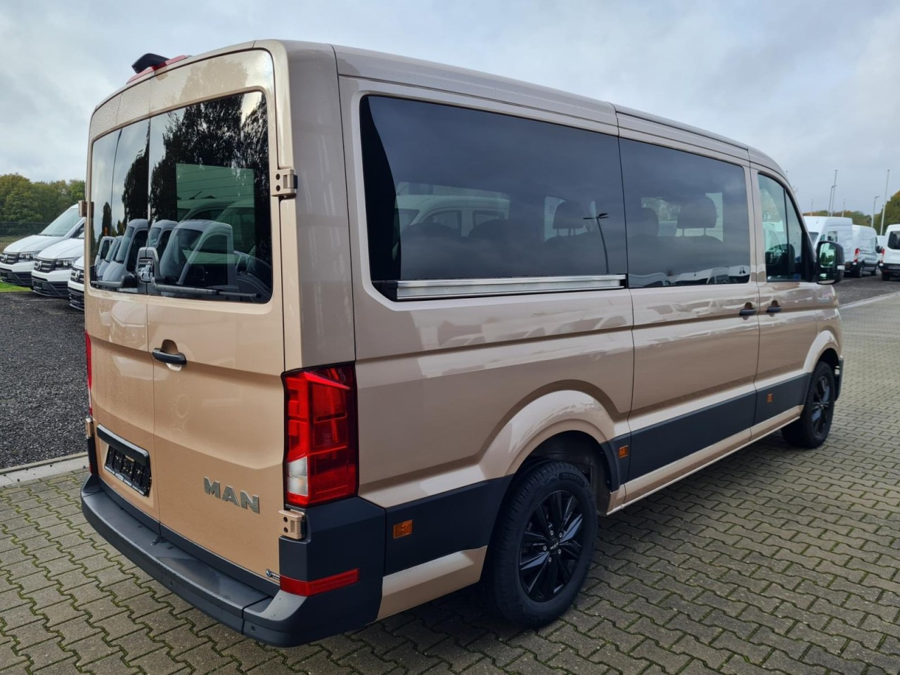 Man TGE 3.180 TDi Kombi 9 Sitze ALU KAMERA LED LEDER Sonderumbau - Minibus, Passenger van: picture 4 Man TGE 3.180 TDi Kombi 9 Sitze ALU KAMERA LED LEDER Sonderumbau - Minibus, Passenger van: picture 4