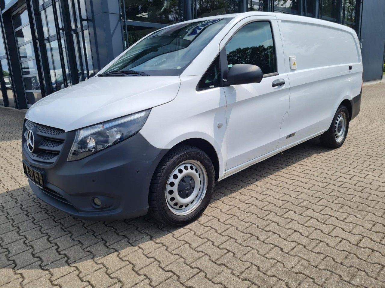 Mercedes-Benz Vito 116 Cdi Kühlkasten Stand + Fahrkühl. lang - Refrigerated delivery van: picture 2 Mercedes-Benz Vito 116 Cdi Kühlkasten Stand + Fahrkühl. lang - Refrigerated delivery van: picture 2