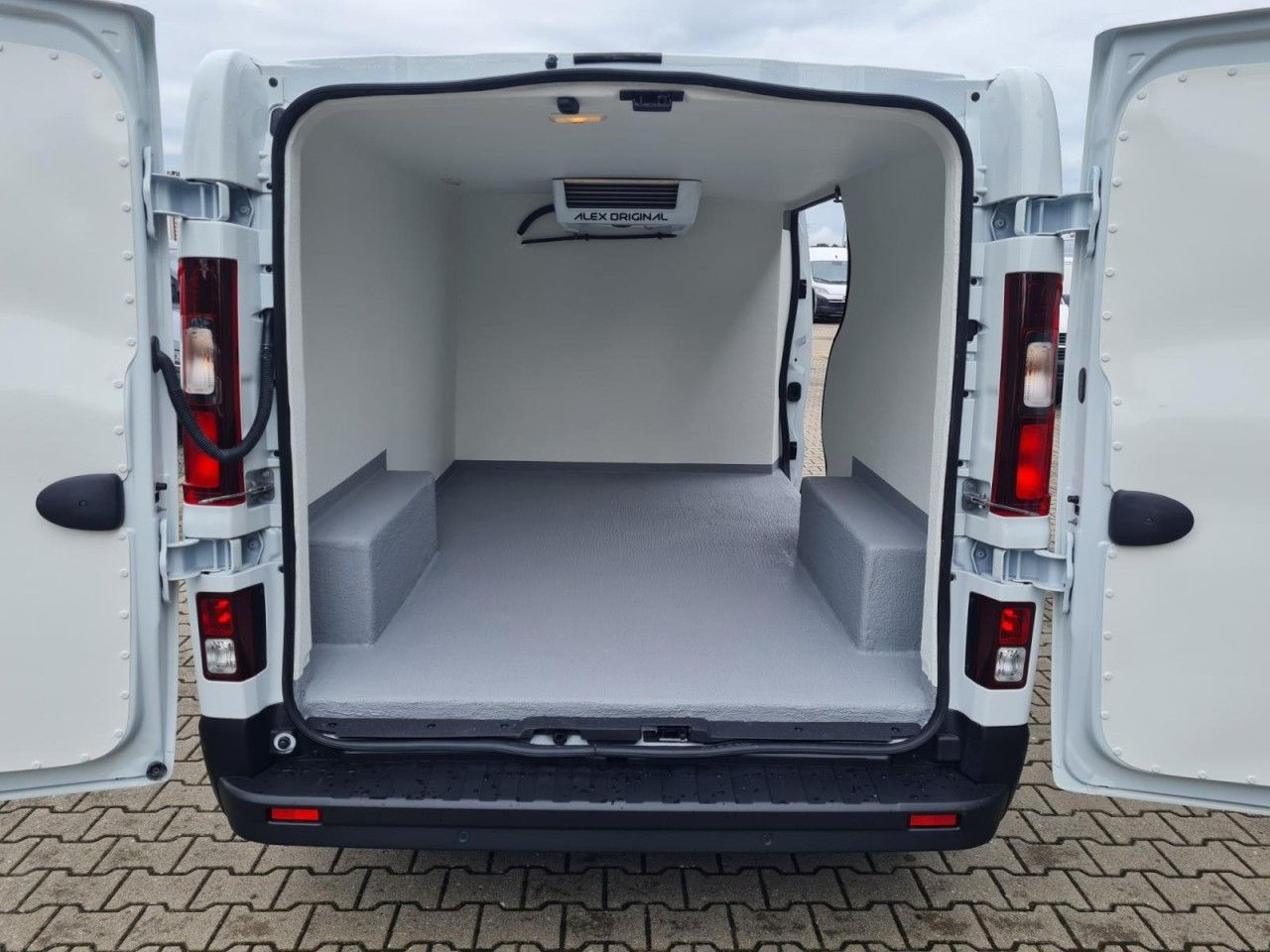 Renault Trafic Kühlkasten 3.0t L2 KLIMA LED NAVI_APP TEM - Refrigerated delivery van: picture 5 Renault Trafic Kühlkasten 3.0t L2 KLIMA LED NAVI_APP TEM - Refrigerated delivery van: picture 5