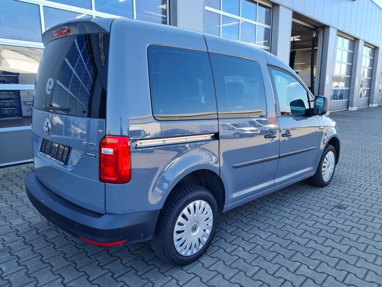 Volkswagen Caddy 4Motion TDi Kombi 5-Sitze TEMPO STHZ REGAL - Car: picture 5 Volkswagen Caddy 4Motion TDi Kombi 5-Sitze TEMPO STHZ REGAL - Car: picture 5