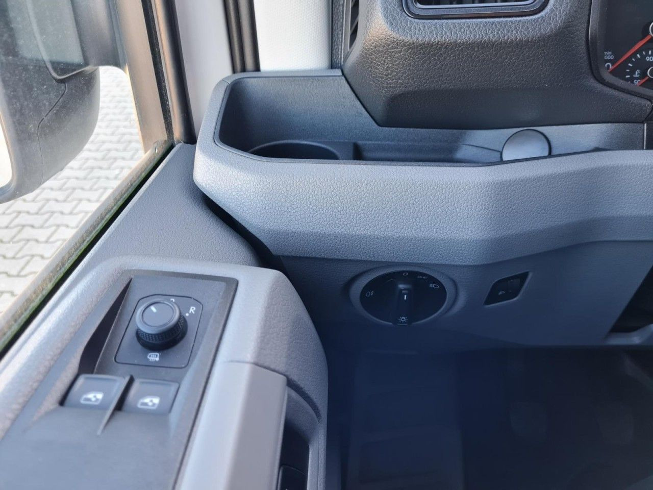 Volkswagen Crafter 35 Doka Maxi lang 7-Sitze AHK KLIMA KOMF - Open body delivery van: picture 3 Volkswagen Crafter 35 Doka Maxi lang 7-Sitze AHK KLIMA KOMF - Open body delivery van: picture 3