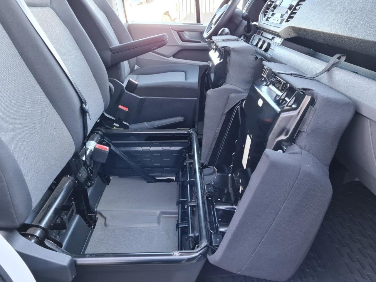 Volkswagen Crafter 35 Doka Maxi lang 7-Sitze AHK KLIMA KOMF - Open body delivery van: picture 4 Volkswagen Crafter 35 Doka Maxi lang 7-Sitze AHK KLIMA KOMF - Open body delivery van: picture 4