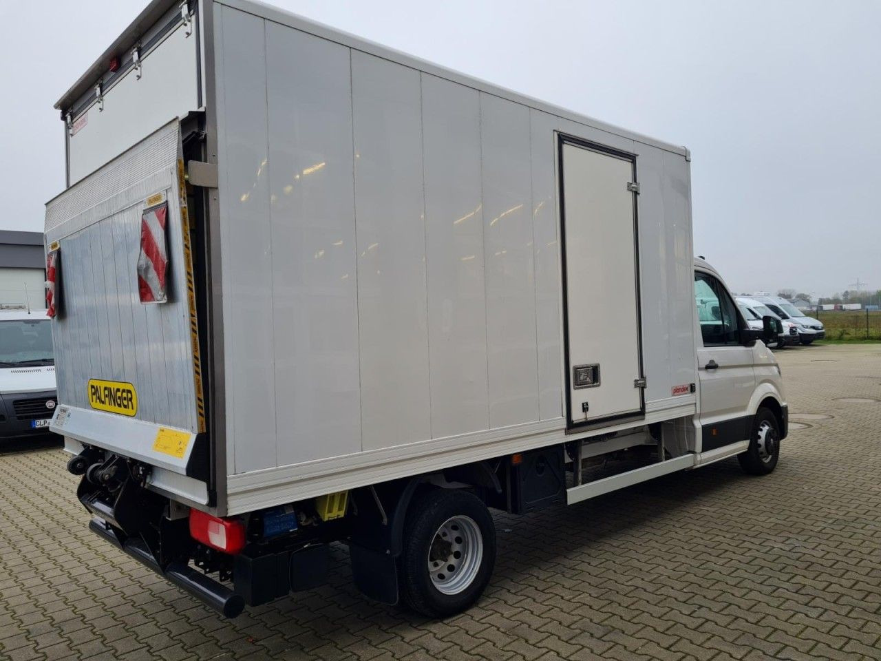 Volkswagen Crafter 50 Möbel Koffer LBW KLIMA KOMFORT - Closed box van: picture 4 Volkswagen Crafter 50 Möbel Koffer LBW KLIMA KOMFORT - Closed box van: picture 4
