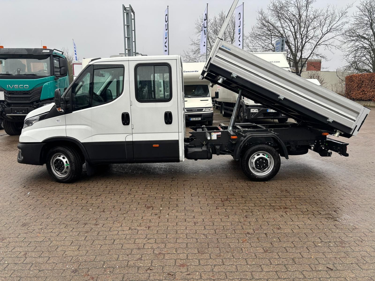 Iveco Daily 35S16H3.0A8YD*DSK*KLIMA*AHK* - Tipper van, Combi van: picture 2 Iveco Daily 35S16H3.0A8YD*DSK*KLIMA*AHK* - Tipper van, Combi van: picture 2