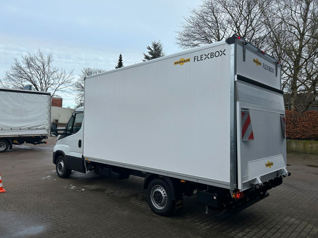 Iveco Daily Koffer 35S14H 3,0 LBW Kamera 115 kW (15... - Closed box van: picture 4 Iveco Daily Koffer 35S14H 3,0 LBW Kamera 115 kW (15... - Closed box van: picture 4