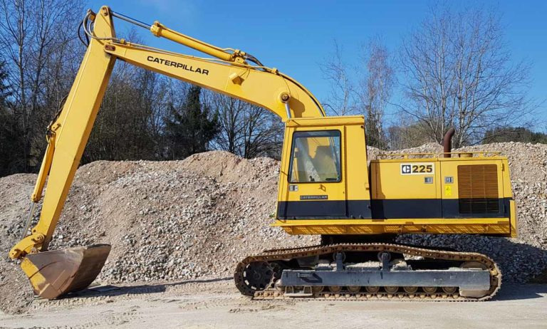 Caterpillar 225 – excavator with long stick / Kettenbagger mit langem Stiel - Crawler excavator: picture 1 Caterpillar 225 – excavator with long stick / Kettenbagger mit langem Stiel - Crawler excavator: picture 1