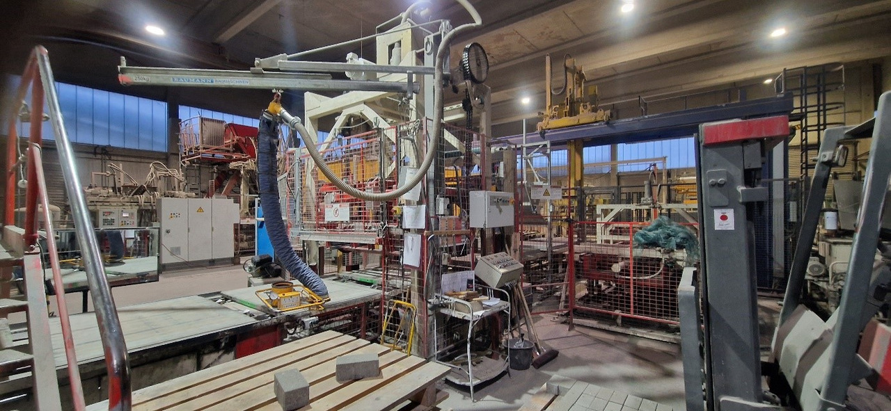 Henke Variant 140/115/50 – Fully automatic block production line / Vollautomatische Steinfertigungsanlage - Concrete equipment: picture 3 Henke Variant 140/115/50 – Fully automatic block production line / Vollautomatische Steinfertigungsanlage - Concrete equipment: picture 3