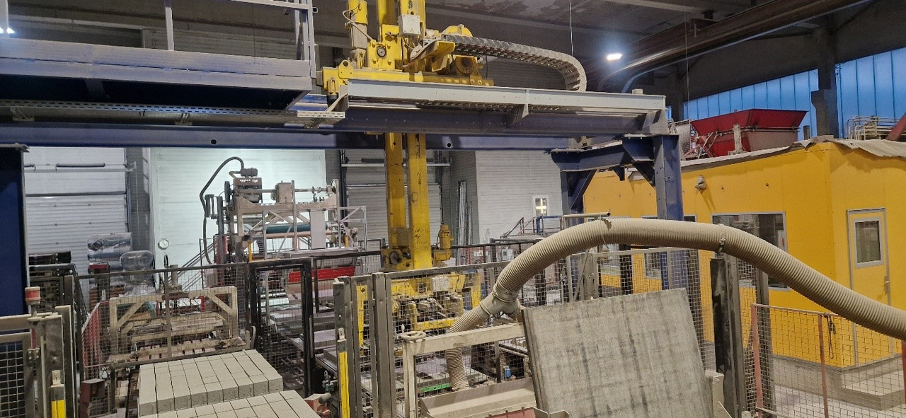 Henke Variant 140/115/50 – Fully automatic block production line / Vollautomatische Steinfertigungsanlage - Concrete equipment: picture 2 Henke Variant 140/115/50 – Fully automatic block production line / Vollautomatische Steinfertigungsanlage - Concrete equipment: picture 2
