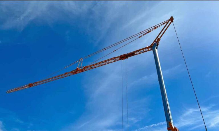 Potain IGO50 – self-erecting crane / Schnellmontagekran - Self-erecting tower crane: picture 1 Potain IGO50 – self-erecting crane / Schnellmontagekran - Self-erecting tower crane: picture 1