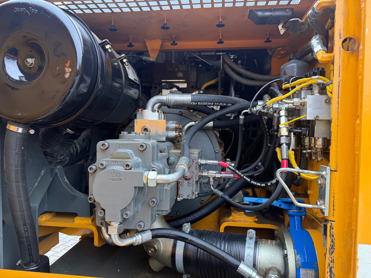 Crawler excavator Liebherr R914B HDSL Kettenbagger: picture 17