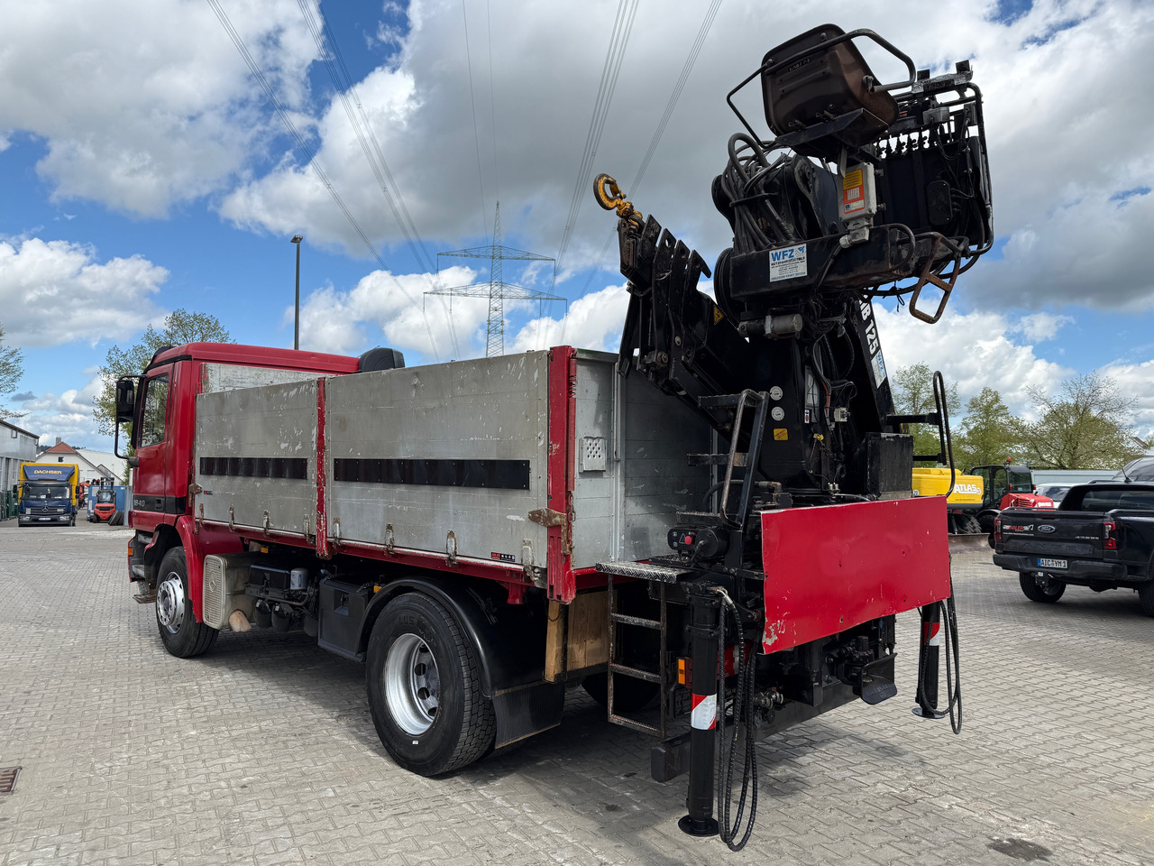 Mercedes-Benz 1840 Actros 2-Seiten-Kipper mit Kran Hiab 125-3 mit Funk - Dropside/ Flatbed truck, Crane truck: picture 5 Mercedes-Benz 1840 Actros 2-Seiten-Kipper mit Kran Hiab 125-3 mit Funk - Dropside/ Flatbed truck, Crane truck: picture 5