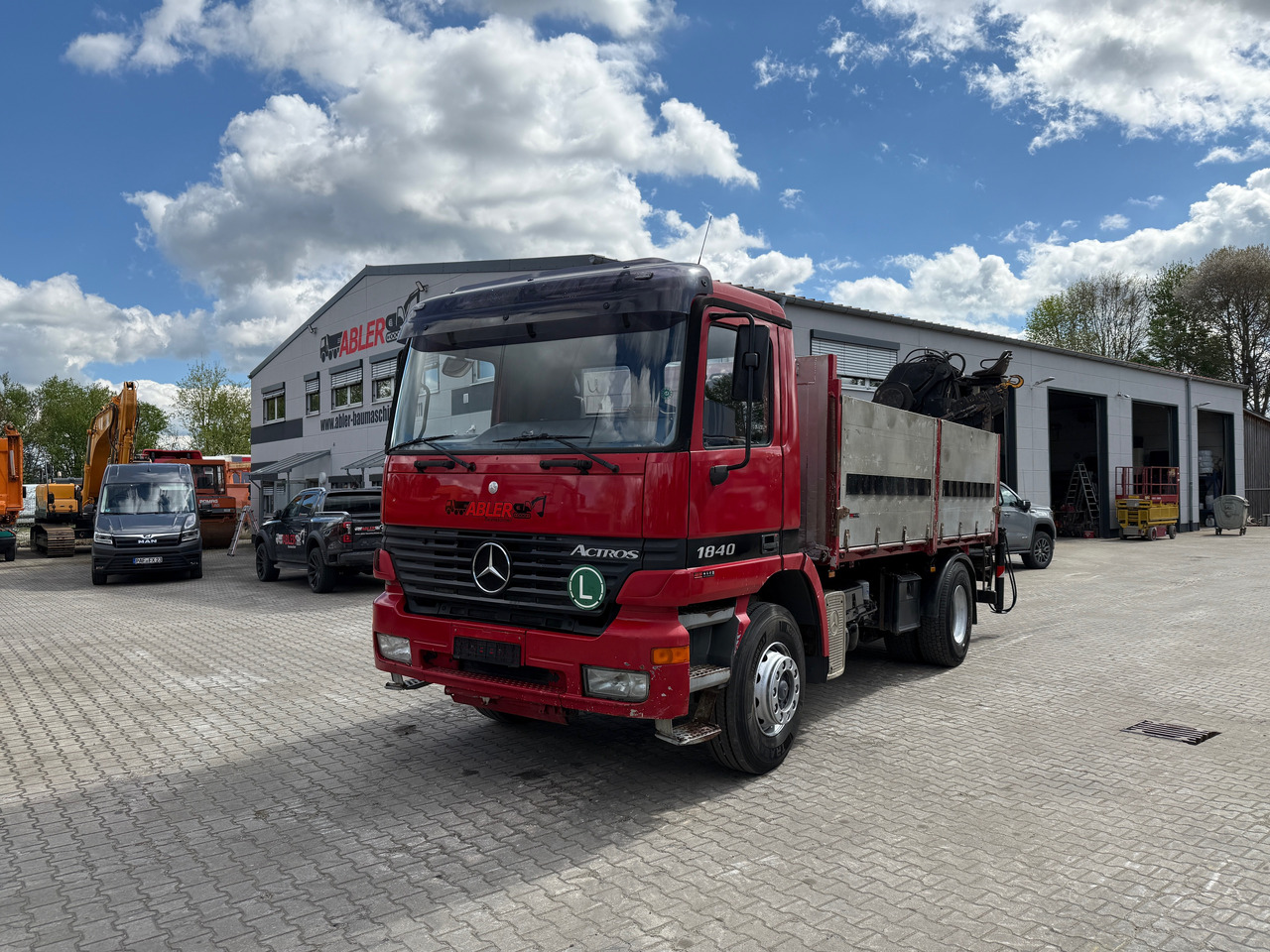 Mercedes-Benz 1840 Actros 2-Seiten-Kipper mit Kran Hiab 125-3 mit Funk - Dropside/ Flatbed truck, Crane truck: picture 2 Mercedes-Benz 1840 Actros 2-Seiten-Kipper mit Kran Hiab 125-3 mit Funk - Dropside/ Flatbed truck, Crane truck: picture 2