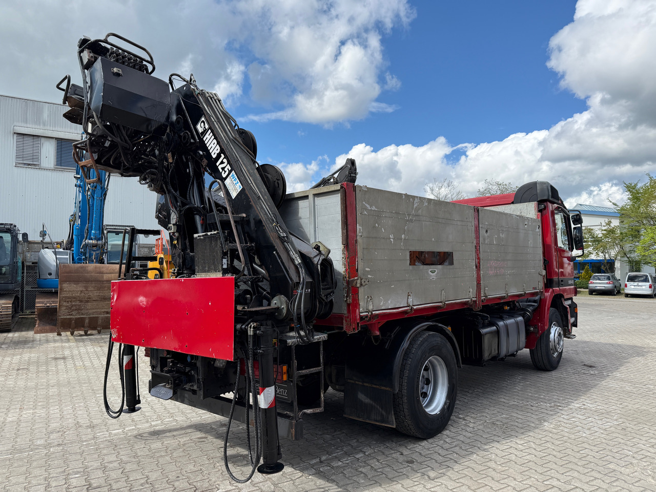 Mercedes-Benz 1840 Actros 2-Seiten-Kipper mit Kran Hiab 125-3 mit Funk - Dropside/ Flatbed truck, Crane truck: picture 4 Mercedes-Benz 1840 Actros 2-Seiten-Kipper mit Kran Hiab 125-3 mit Funk - Dropside/ Flatbed truck, Crane truck: picture 4