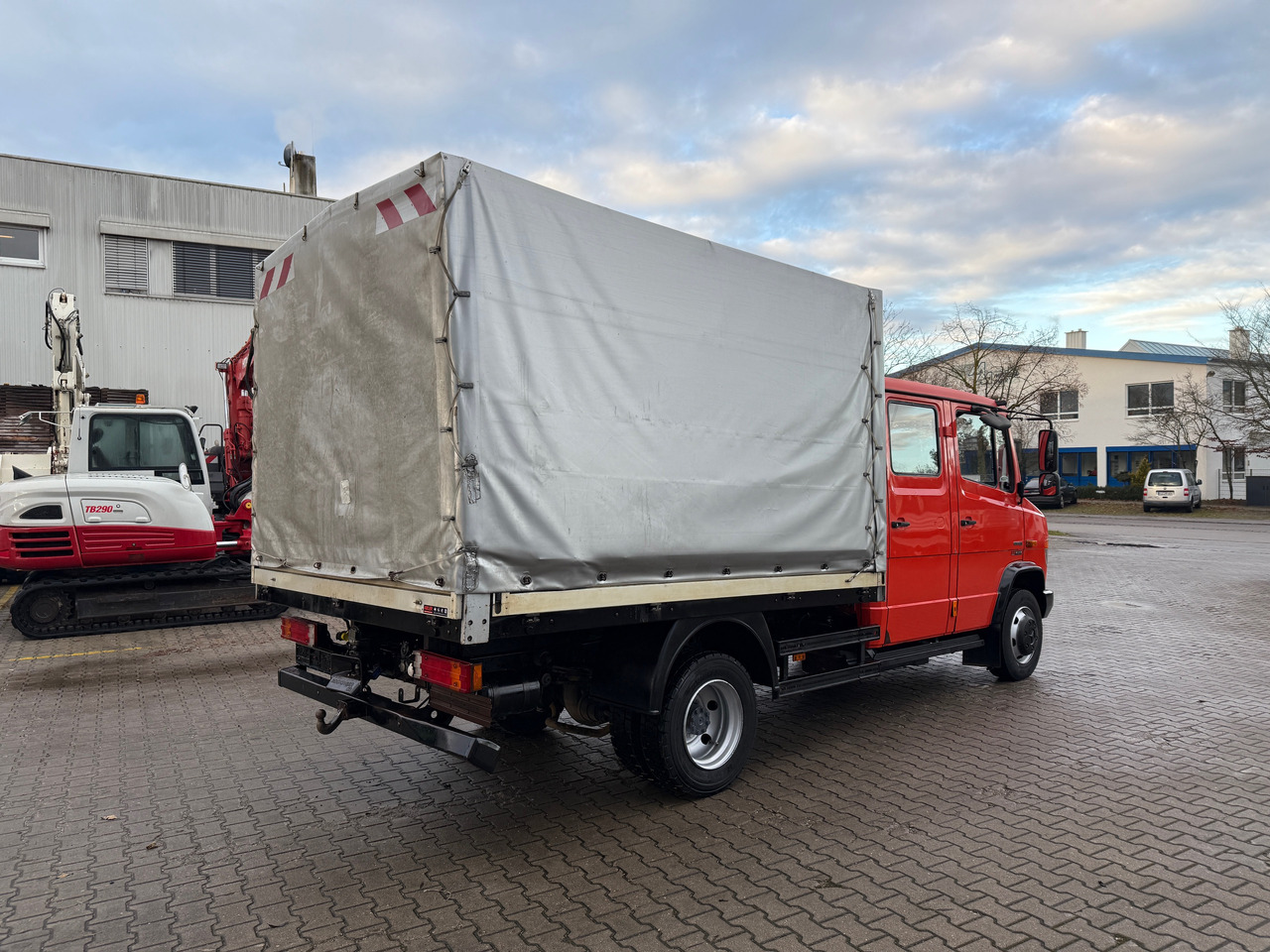 Mercedes-Benz 816 Vario Doka Pritsche Plane 2x AHK - Curtain side truck: picture 4 Mercedes-Benz 816 Vario Doka Pritsche Plane 2x AHK - Curtain side truck: picture 4