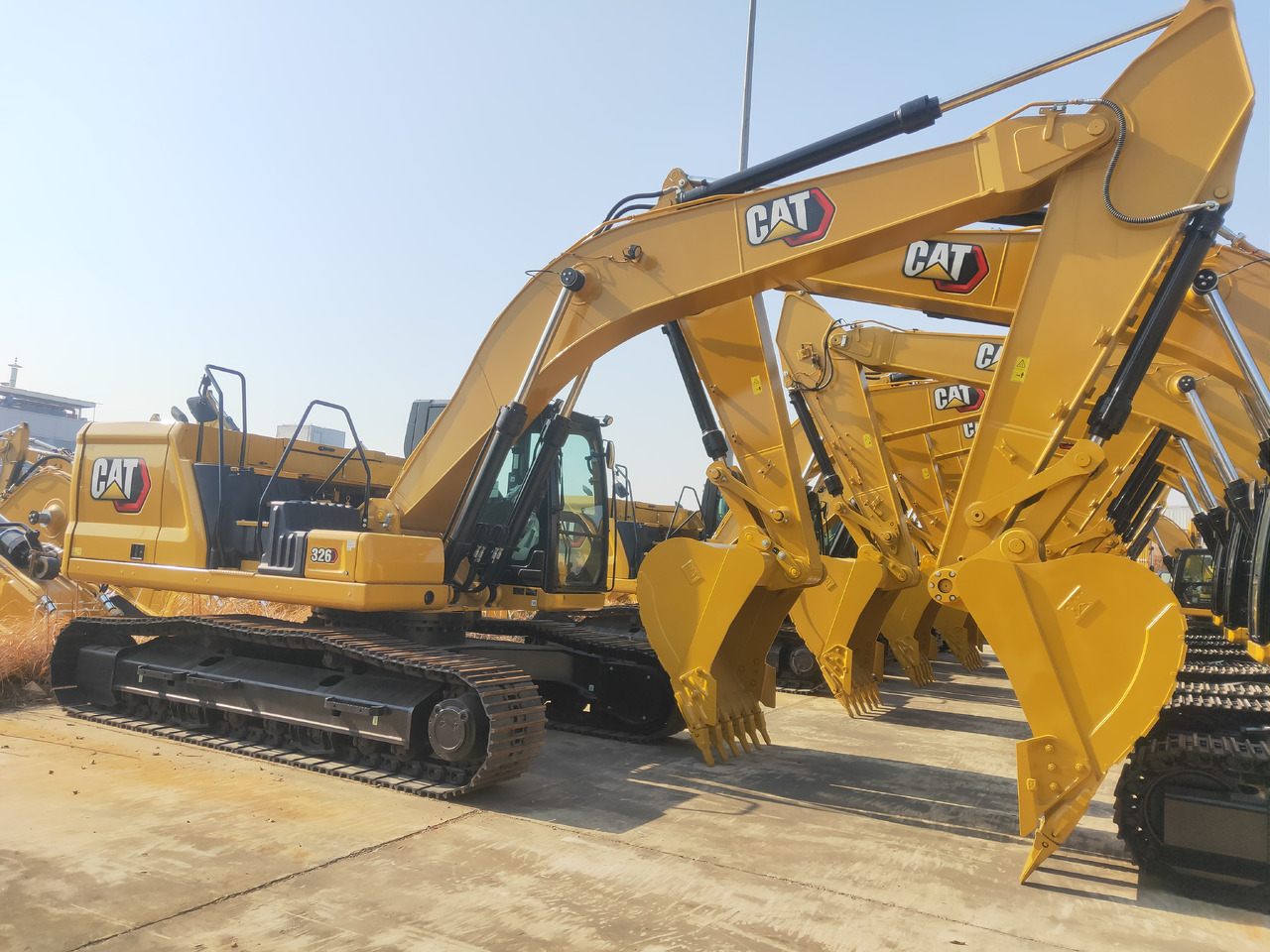New Crawler excavator Caterpillar 326: picture 6