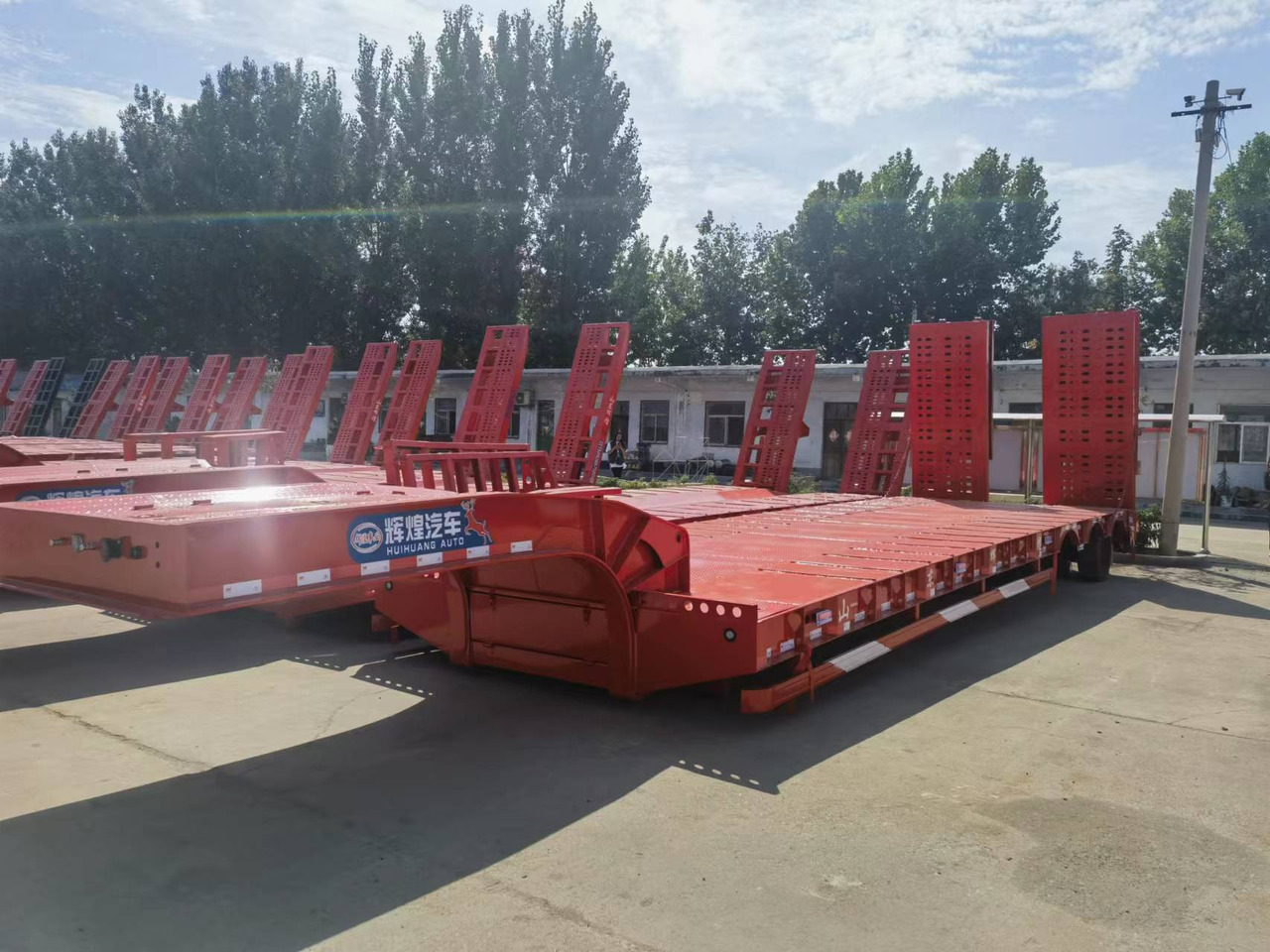 HUI HUANG AUTO - Dropside/ Flatbed semi-trailer: picture 5 HUI HUANG AUTO - Dropside/ Flatbed semi-trailer: picture 5