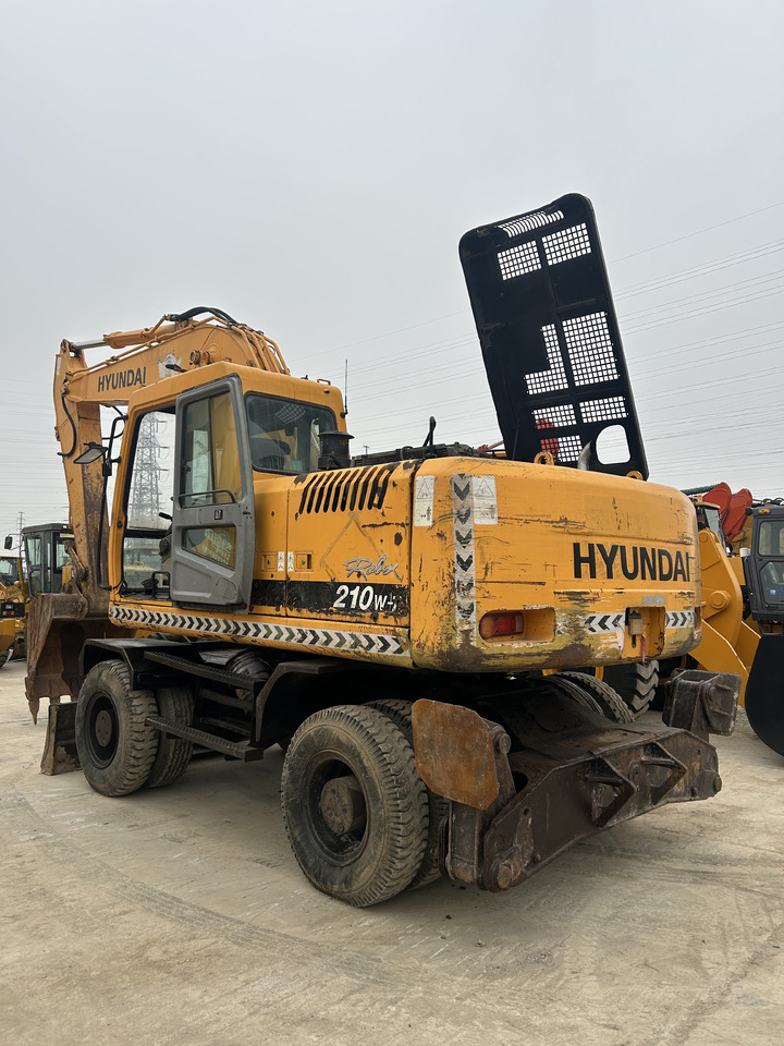 HYUNDAI R210W - Excavator: picture 3 HYUNDAI R210W - Excavator: picture 3