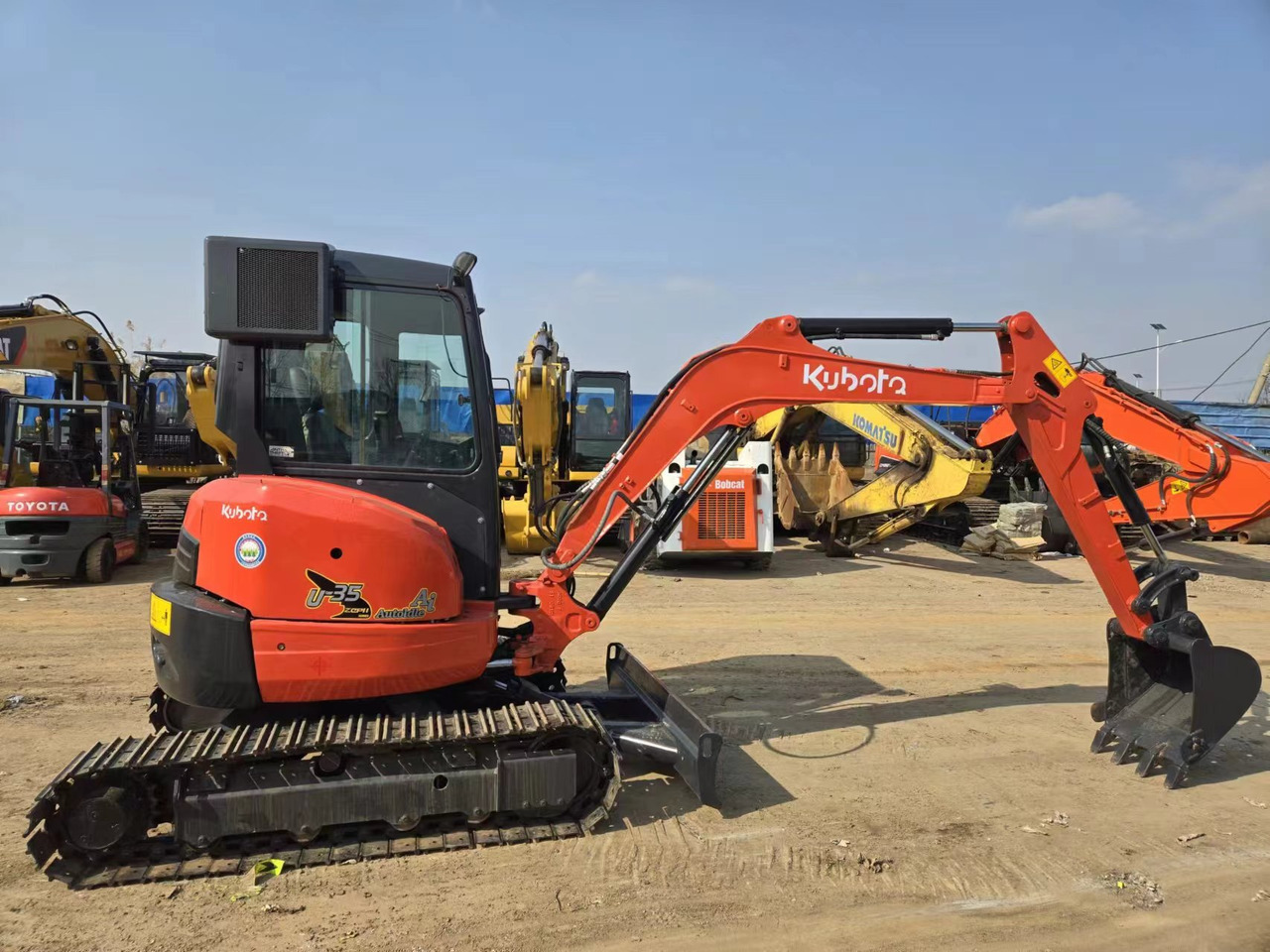 Mini excavator KUBOTA U35: picture 7